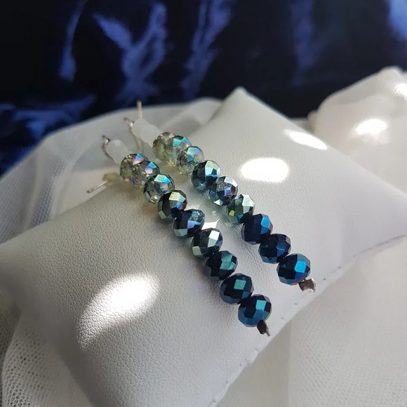 Swarovski Elements Linear Ombre Earrings Blue White Alabaster NEW - Picture 3 of 12